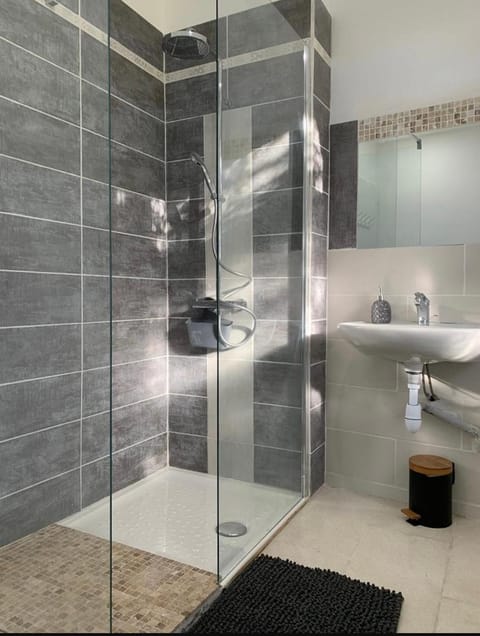 Grand Gite Jacuzzi House in Provence-Alpes-Côte d'Azur