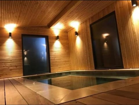 Grand Gite Jacuzzi House in Provence-Alpes-Côte d'Azur