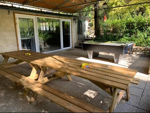 Grand Gite Jacuzzi House in Provence-Alpes-Côte d'Azur