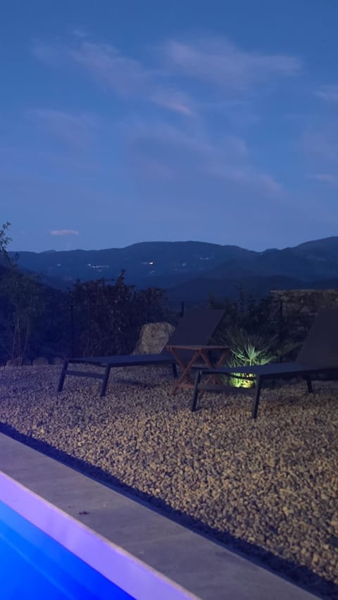 Bas de villa avec piscine House in Corsica