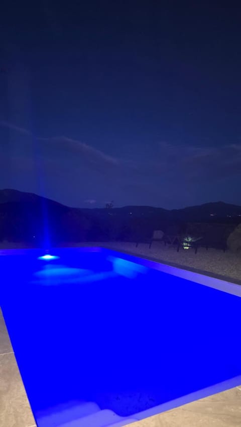 Bas de villa avec piscine House in Corsica
