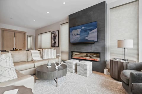 One Riverfront Townhome 05 by East West Hospitality Apartment in Avon