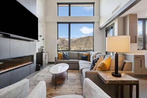 One Riverfront Condo 505 by East West Hospitality Apartment in Avon