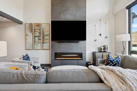 One Riverfront Condo 505 by East West Hospitality Apartment in Avon