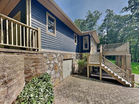 Apres Lake and Ski House in Deep Creek Lake