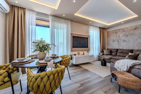 Communal lounge/ TV room, TV and multimedia, Living room, Seating area