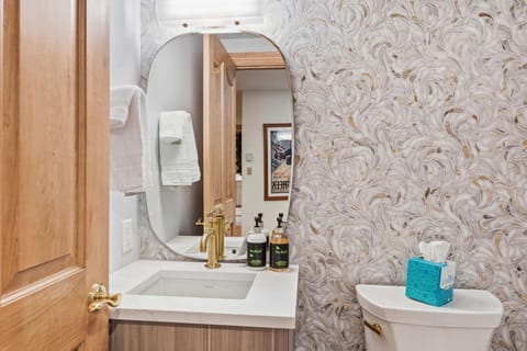 Oxford Court 301 by East West Hospitality Apartment in Beaver Creek