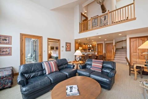 Oxford Court 407 by East West Hospitality Apartment in Beaver Creek
