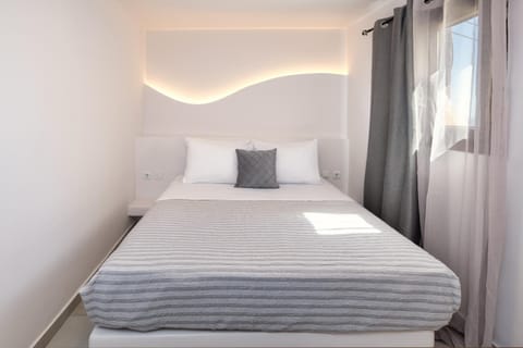 Santorinn Suites Fira Hotel in Thera