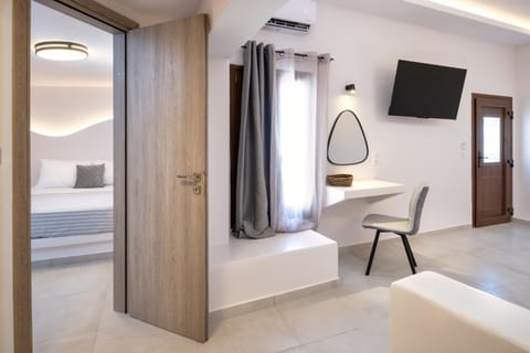 Santorinn Suites Fira Hotel in Thera