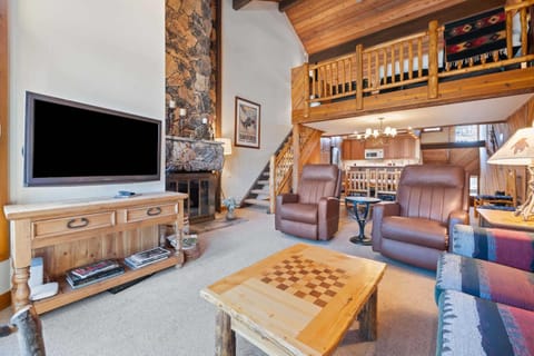 Ridgepoint Townhome 084 by East West Hospitality Apartment in Avon