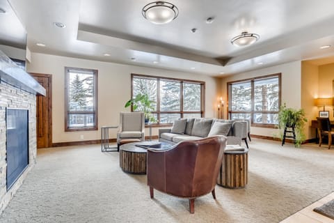 Ridgepoint Townhome 084 by East West Hospitality Apartment in Avon