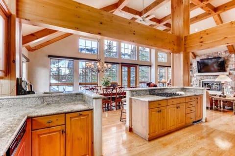 Pinehurst Townhome 03 by East West Hospitality Apartment in Beaver Creek