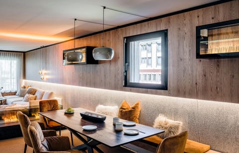 Communal lounge/ TV room, Living room, Seating area