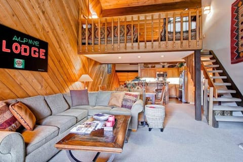 Ridgepoint Townhome 102 by East West Hospitality Apartment in Avon