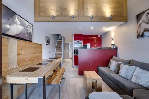 Kitchen or kitchenette, Living room, Seating area, Dining area, oven