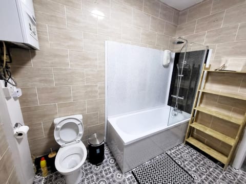 Shower, Toilet, Bathroom, Bath