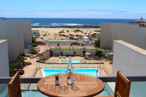 Natural landscape, View (from property/room), Balcony/Terrace, Beach, Pool view, Sea view, Swimming pool