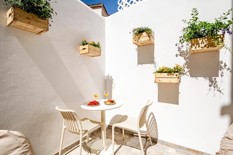 Patio, Communal lounge/ TV room, Garden, Balcony/Terrace