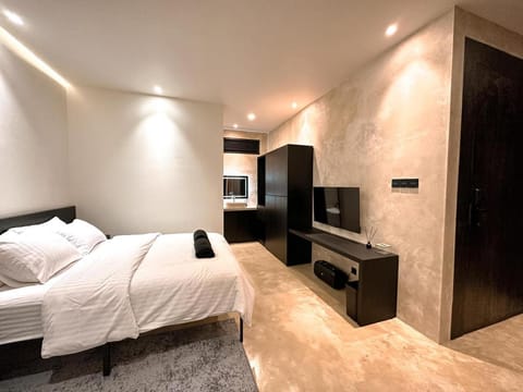 Bed, TV and multimedia, Photo of the whole room, Bedroom, wardrobe