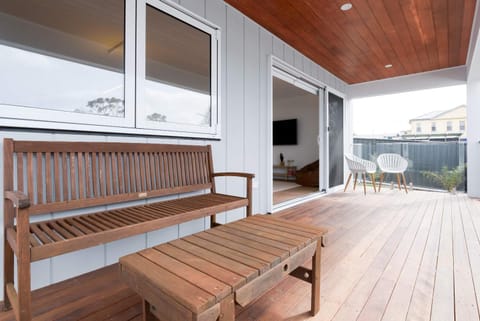 Bright & Airy Coastal abode House in Bridport