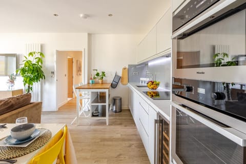 Kitchen or kitchenette, Seating area, Dining area, dishwasher, oven, stove