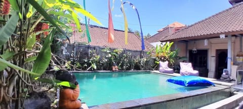 Day, Swimming pool