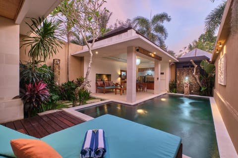 Swimming pool, sunbed