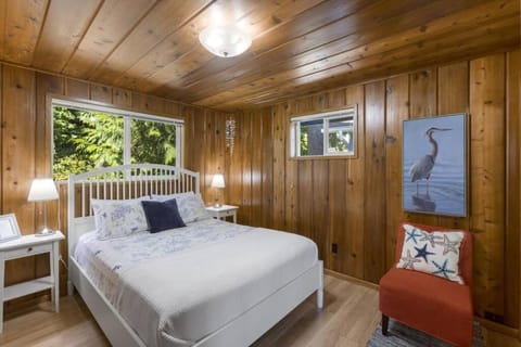 Captain's Retreat House in Shelton