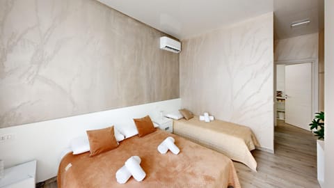 Bed, Photo of the whole room, Bedroom, internet, towels, air conditioner