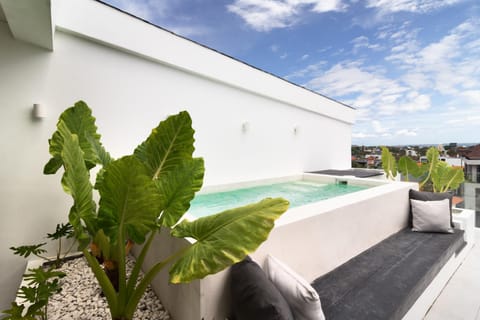 Balcony/Terrace, Swimming pool