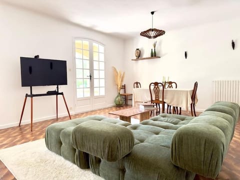 TV and multimedia, Living room, Seating area