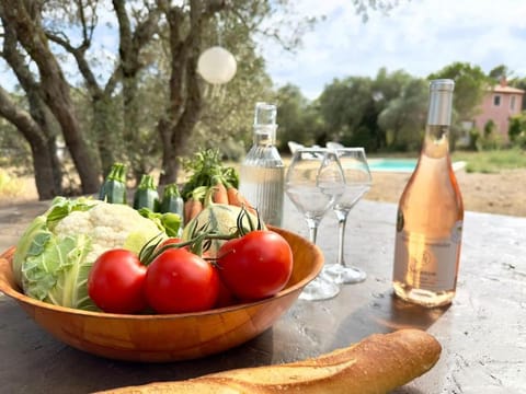 Spring, Day, Garden, Food and drinks, Food, Garden view, Drinks, Alcoholic drinks