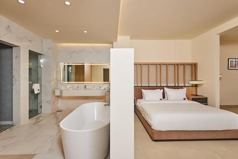 Bed, Bathroom, Photo of the whole room, Bedroom, Bath