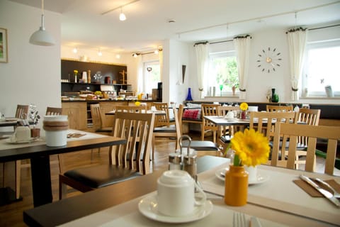 Area and facilities, Buffet breakfast