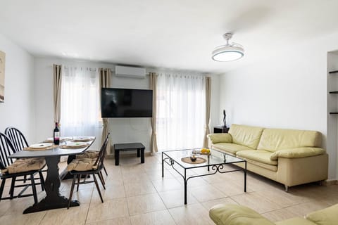 Communal lounge/ TV room, Seating area, Dining area