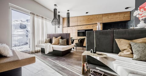 Living room, Seating area, Dining area, Mountain view, Mountain view