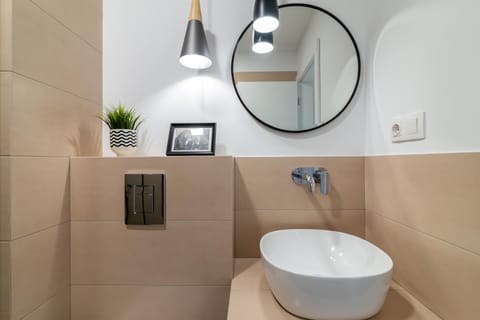 Vintage Parkside whit Free Parking near Center Apartment in Plovdiv