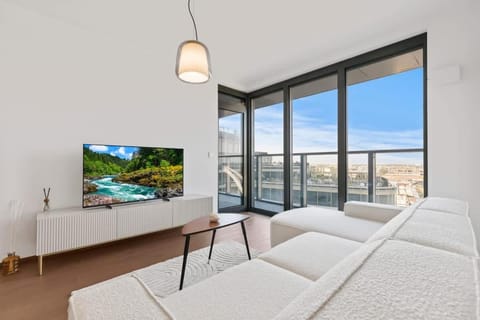 Patio, Natural landscape, TV and multimedia, View (from property/room), Balcony/Terrace, Living room, Photo of the whole room, Seating area, Evening entertainment