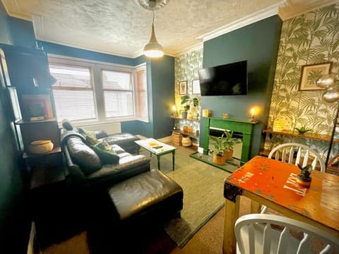 TV and multimedia, Living room, Dining area