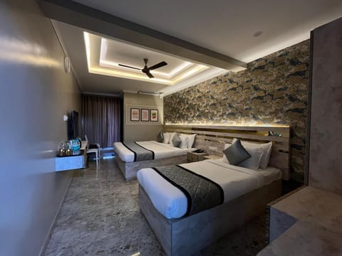 Bed, TV and multimedia, Photo of the whole room, air conditioner