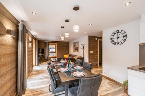 Kitchen or kitchenette, Seating area, Dining area