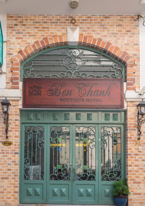 Facade/entrance