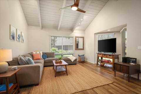 303 Kanaloa at Kona House in South Kona