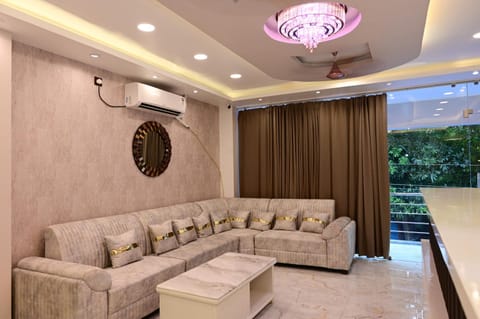 Communal lounge/ TV room, Seating area
