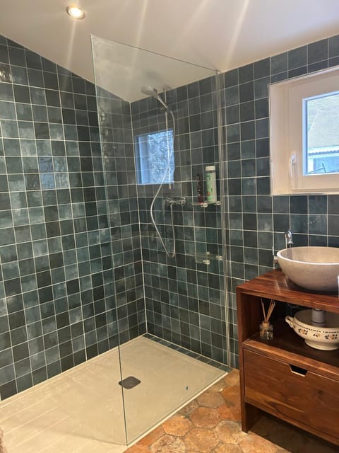 Maison d'hôtes L'ormerie- Au coeur de la ville médiévale Bed and Breakfast in Île-de-France