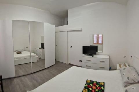 TV and multimedia, Photo of the whole room, towels, wardrobe