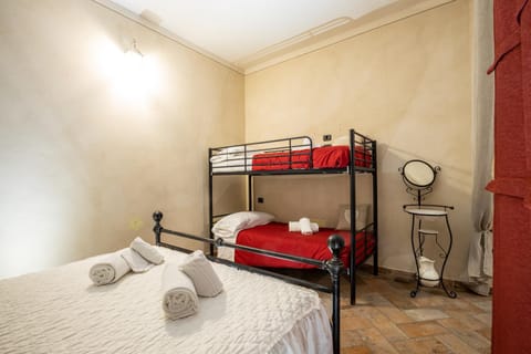 Bed, Photo of the whole room, Bedroom, bunk bed, towels