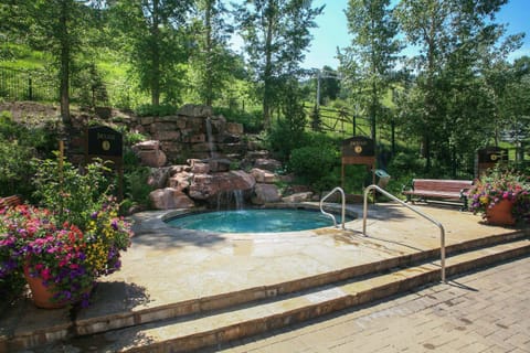 Village Hall 09 by East West Hospitality Apartment in Beaver Creek