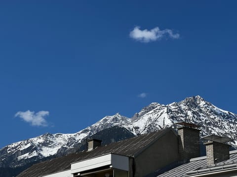 Balcony/Terrace, Mountain view